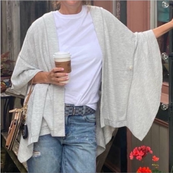 Cabi Gray ATC Cape #5846 Polka Dots Layering Poncho Cardigan XS/S Versatile - Picture 1 of 7